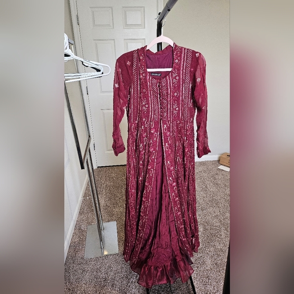 Pakistani designer Maroon gown - Picture 7 of 12
